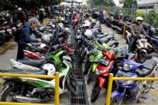 Dilarang berkendara,...