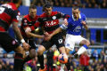 Everton melaju, Cardiff...
