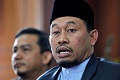 Ribut nama Tuhan, para...