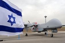 Israel habisi warga...