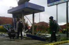 Gegana olah TKP, Jalan...