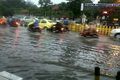 Hujan deras, Jalan di...