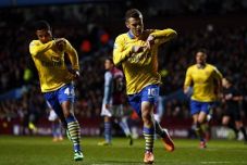 Tumbangkan Villa, Arsenal...