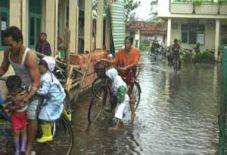 Banjir rendam banyak...