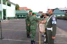Oknum TNI ini dipermalukan...