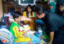 Anak penderita HIV di...