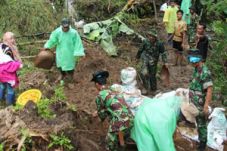 Banjir bandang terjang...