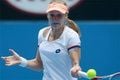 Makarova rebut trofi...