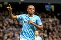 Fernandinho cari perhatian...