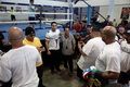 Garcia ajari anak-anak...