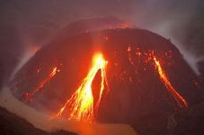 Kelud diyakini akan...