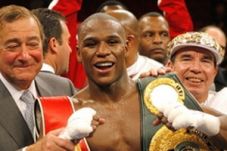 Arum samakan Mayweather...