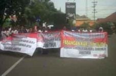 Pelantikan Soekarwo-Gus...