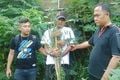 Warga Bandung tanam...