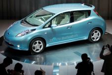 Nissan Leaf mobil listrik...