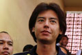 Kebiasaan Roger sakaw...