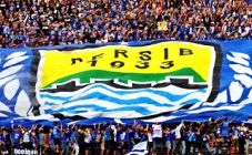 Menanti lampu hijau...