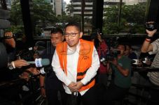 Sakit gigi, Anas tetap...