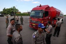 Ratusan sopir Pertamina...
