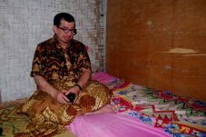 Rasakan tidur di bawah...