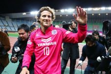Gaji Forlan tertinggi...