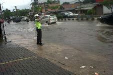 Margonda tergenang 30...