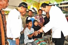 Syafril Nasution serahkan...