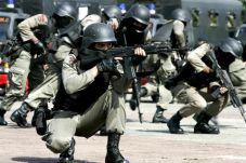 Militan Bangladesh serang...
