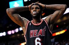 Hidung mimisan, LeBron...