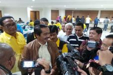 Caleg Golkar bagi-bagi...