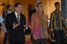 Advokat asing dilarang...