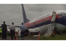 4 penerbangan delay...