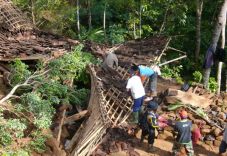 Korban longsor Jayapura...