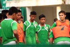 Tuntut kejelasan status,...