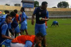 Prince Bello ditendang,...
