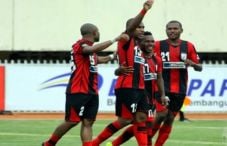 Babak 1, Persipura v...