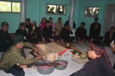 Warga Pangandaran gelar...