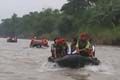 Warga bantaran Sungai...