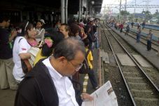 Terhimpit, penumpang...
