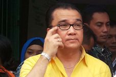 Tinjau ulang moratorium...
