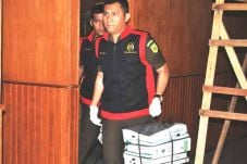Kejari geledah Kantor...