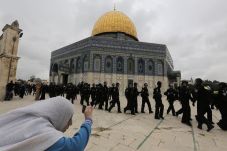Usik situs al-Aqsa,...