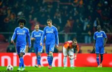 Chelsea tertahan di...
