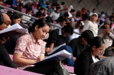 Sudah dipecat, wanita...