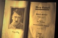 Salinan manifesto Nazi...