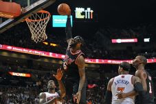 Topeng LeBron bawa keberuntungan