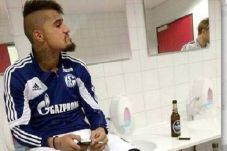 Foto Boateng merokok...