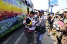 Para demonstran anti-Yingluck...