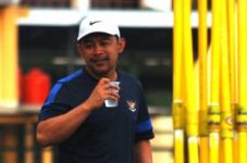 Lawan Singapura, Aji...