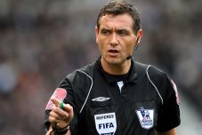 Laga semi final di pimpin...